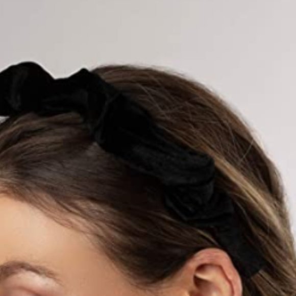 Women's Velvet pleated Headband - Picture 3 of 3